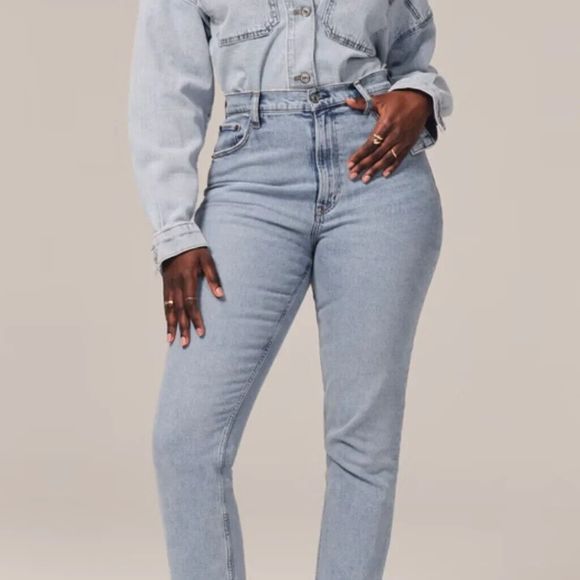 Abercrombie Curve Love 90's Slim Straight Ultra High Rise Jeans Light Wash Sz 34 - Picture 1 of 6